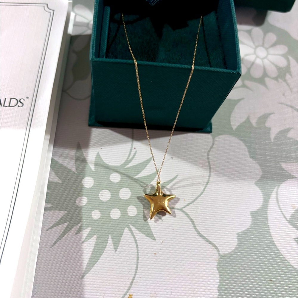 Beautiful gold pendant necklace with diamonds